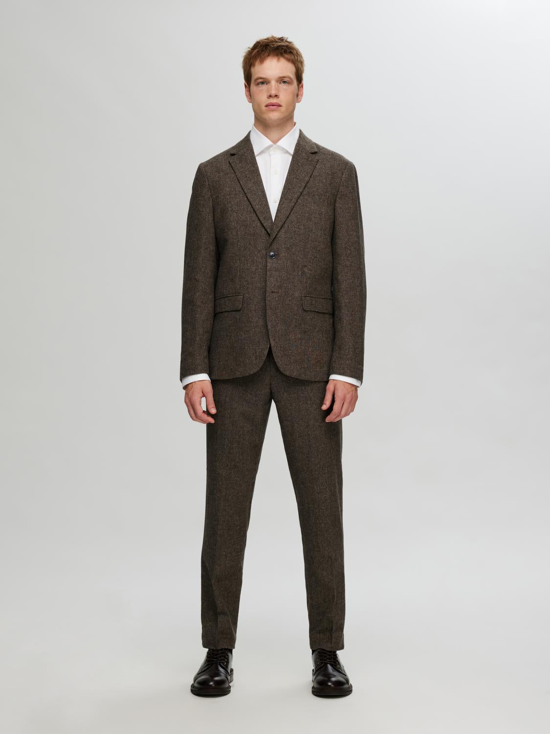 model_shot-front_full